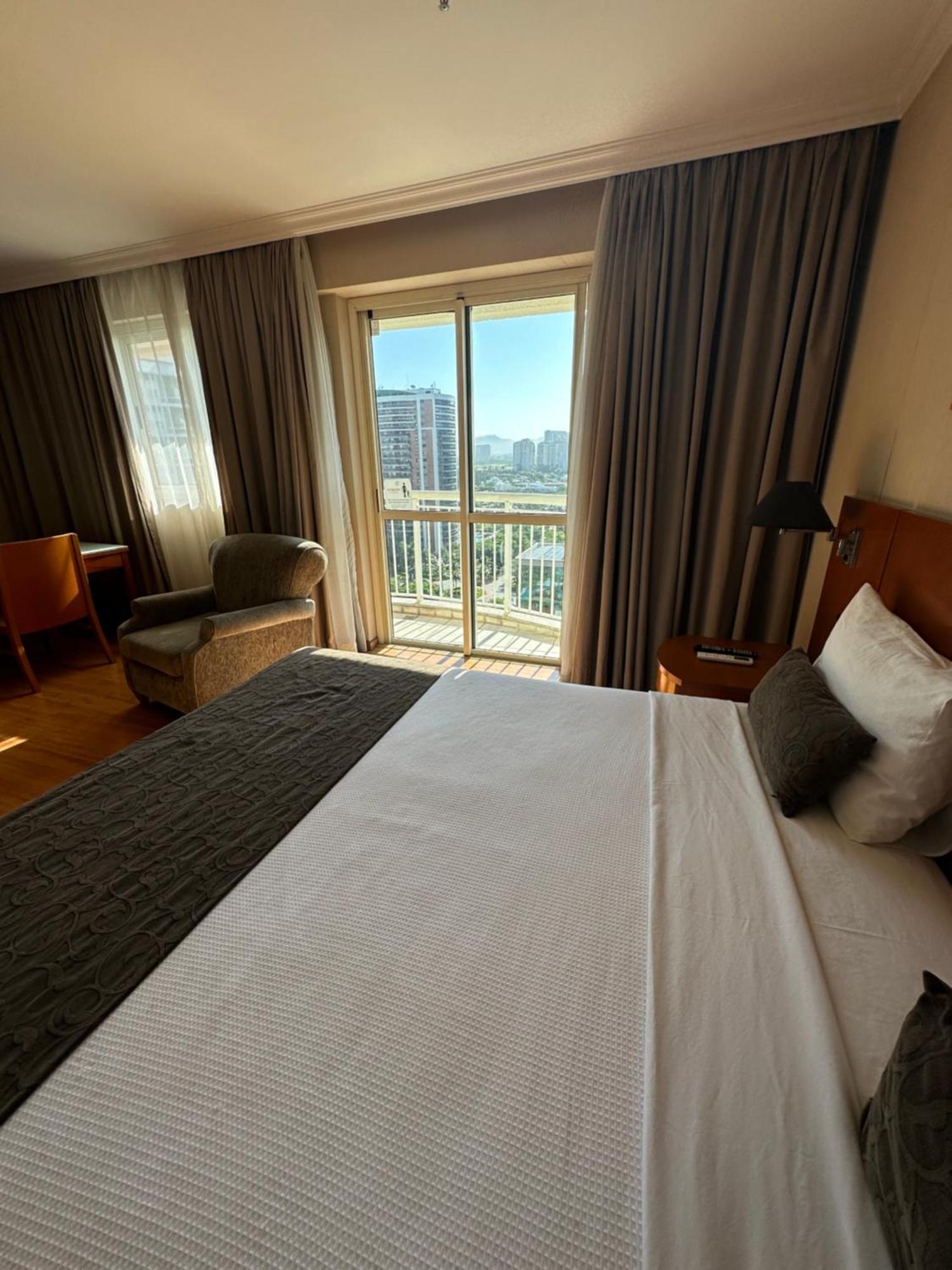 Flat Com Vista Panoramica -15- Na Barra Da Tijuca - Estacionamento Gratuito - Frigobar - Ar Condicionado - Piscina - Academia - Balsa Para Praia Gratis - Varanda - Vista Parcial Mar E Lagoa 리오데자네이루 외부 사진